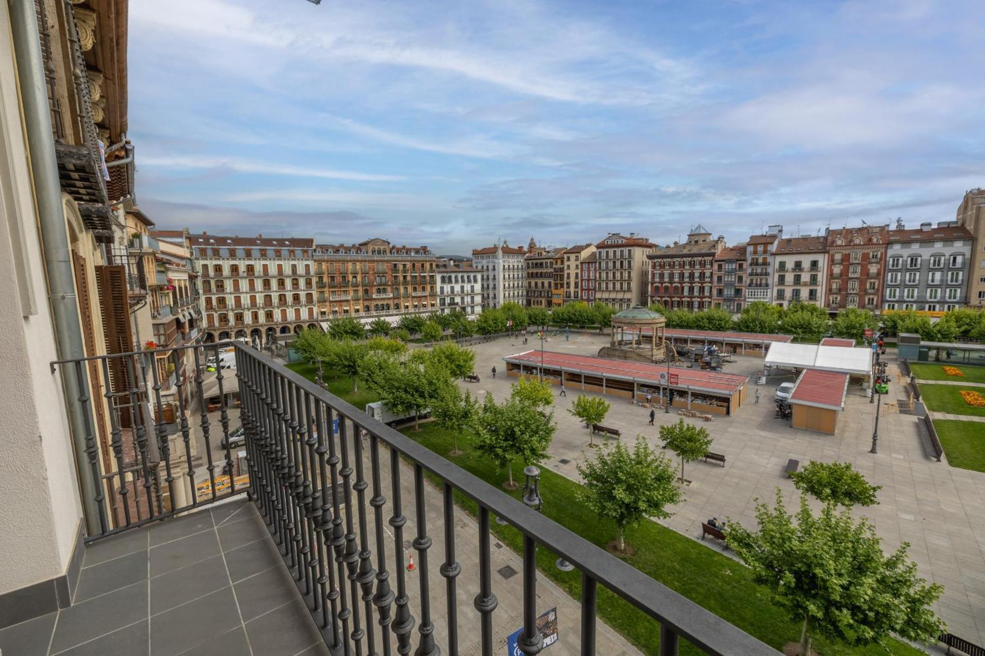Appartamento Tuapartamento - Boutique Plaza Del Castillo 29 Pamplona Esterno foto